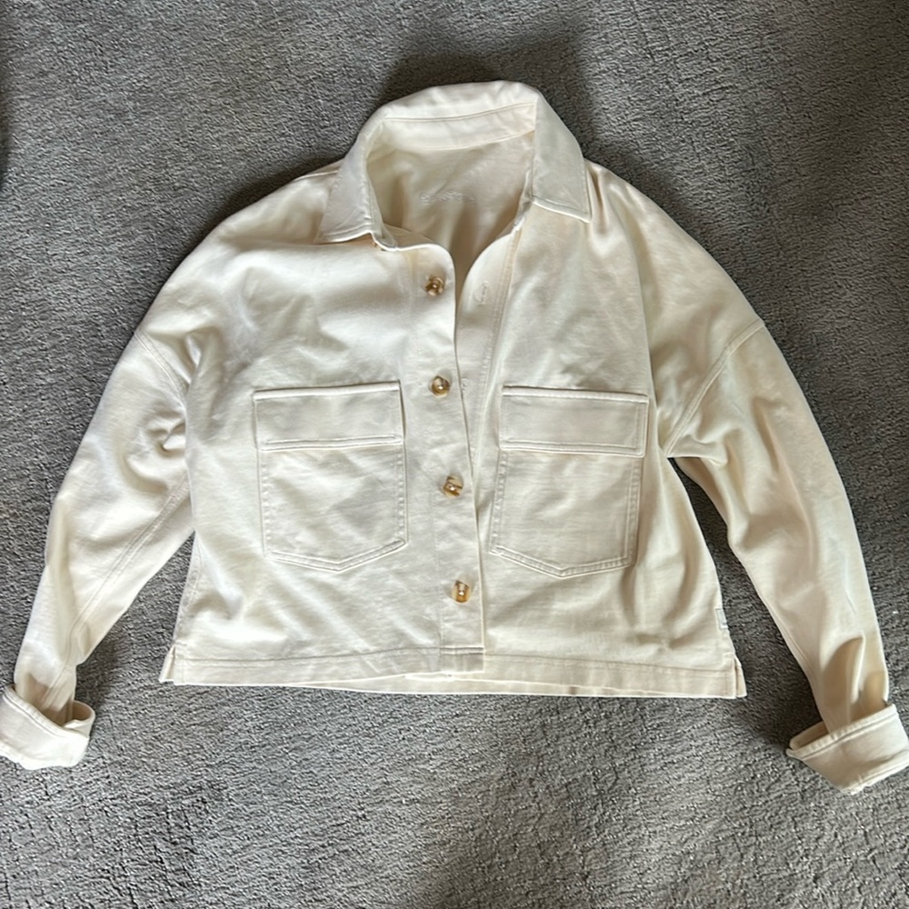 Vuori rise and shine jacket.